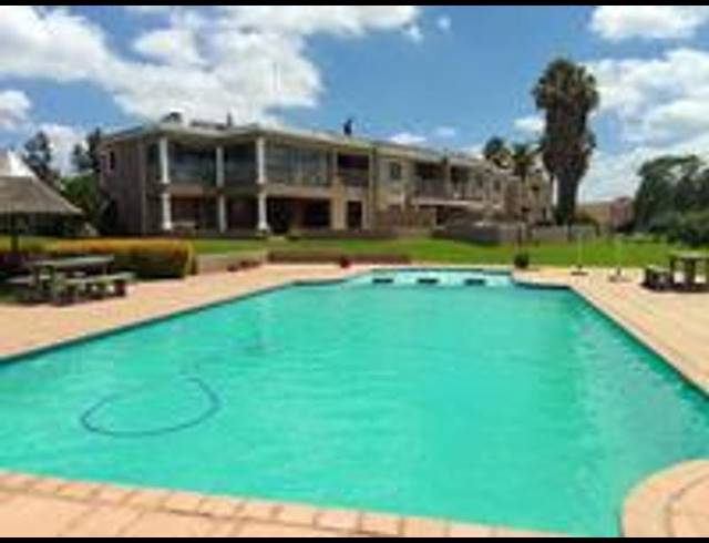 2 BEDROOM TOWNHOUSE FOR SALE IN PEACEHAVEN
